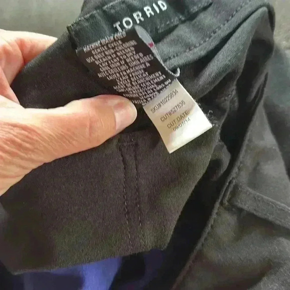 Torrid Plus size stretch skinny pants - Picture 9 of 9